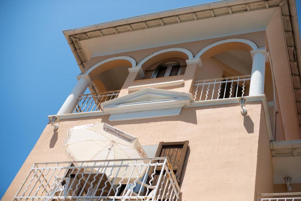 Hotel Et Appartements Reine D'Azur Roquebrune-Cap-Martin Zewnętrze zdjęcie